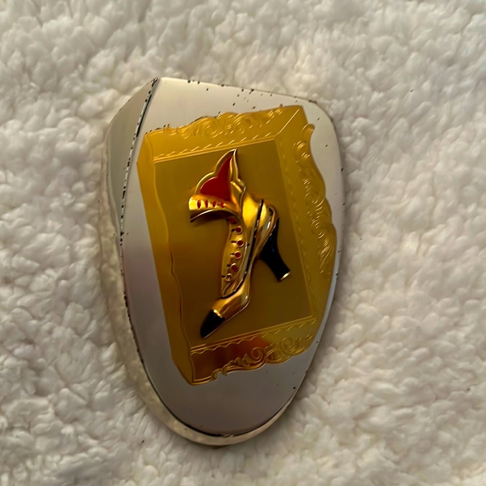 Elgin American shoe detail mirror case with signs of wear